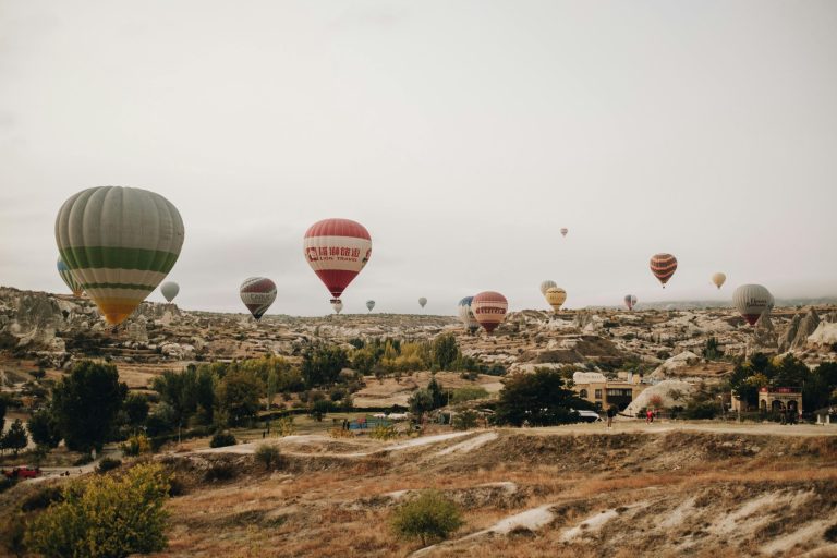 The Magic of Balloon Flights Over Scenic Valleys