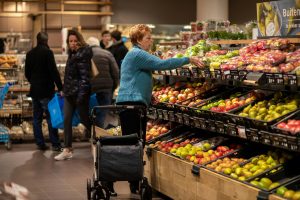 How Smart Carts Make Grocery Shopping More Efficient