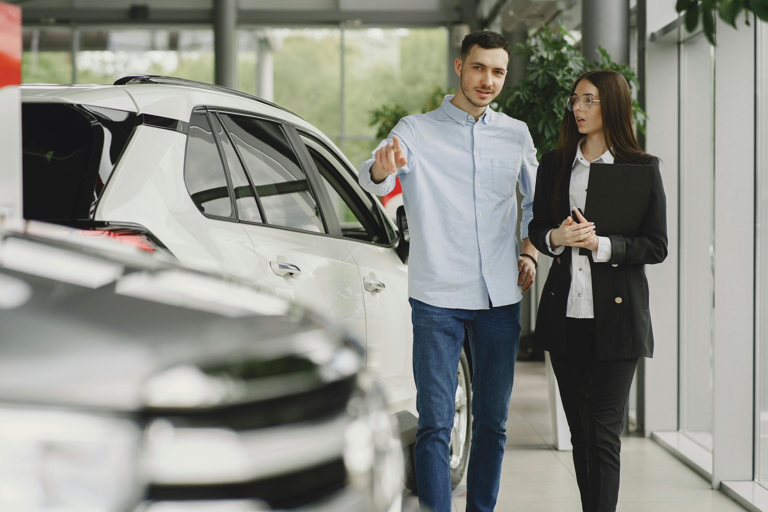 The Rise of Digital Car Showrooms in Automotive Sales