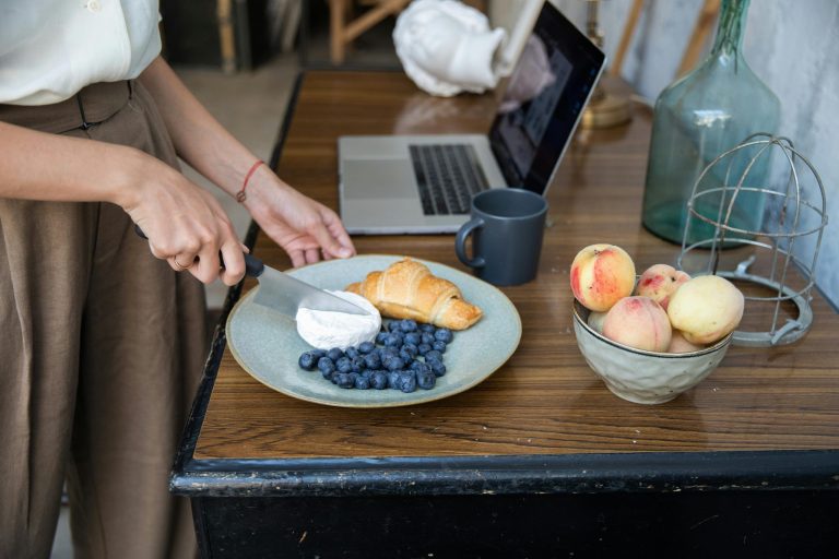 The Ultimate Guide to Mindful Eating and Intuitive Nutrition