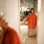 Why Smart Mirrors Are Essential in Clothing Retail Today