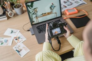 Pocket Gadgets That Revolutionize On-The-Go Photography