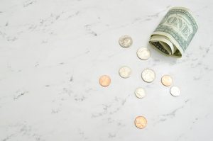 The Benefits of Shopping in Cash-Only Budgeting Systems